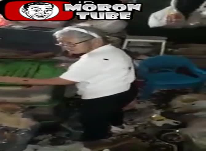 Video :There are loads of rubbish and thousands of insects all about this woman's flat